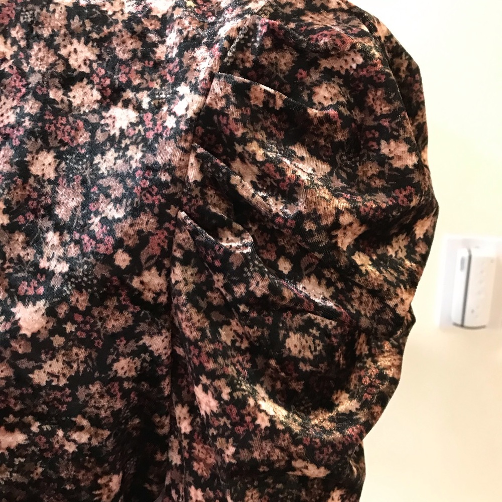 CeCe Women’s Velvet Top/black/multi/size 1X/nwt - Picture 4 of 14